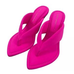 Good American neon pink thong wedge sandals 7.5